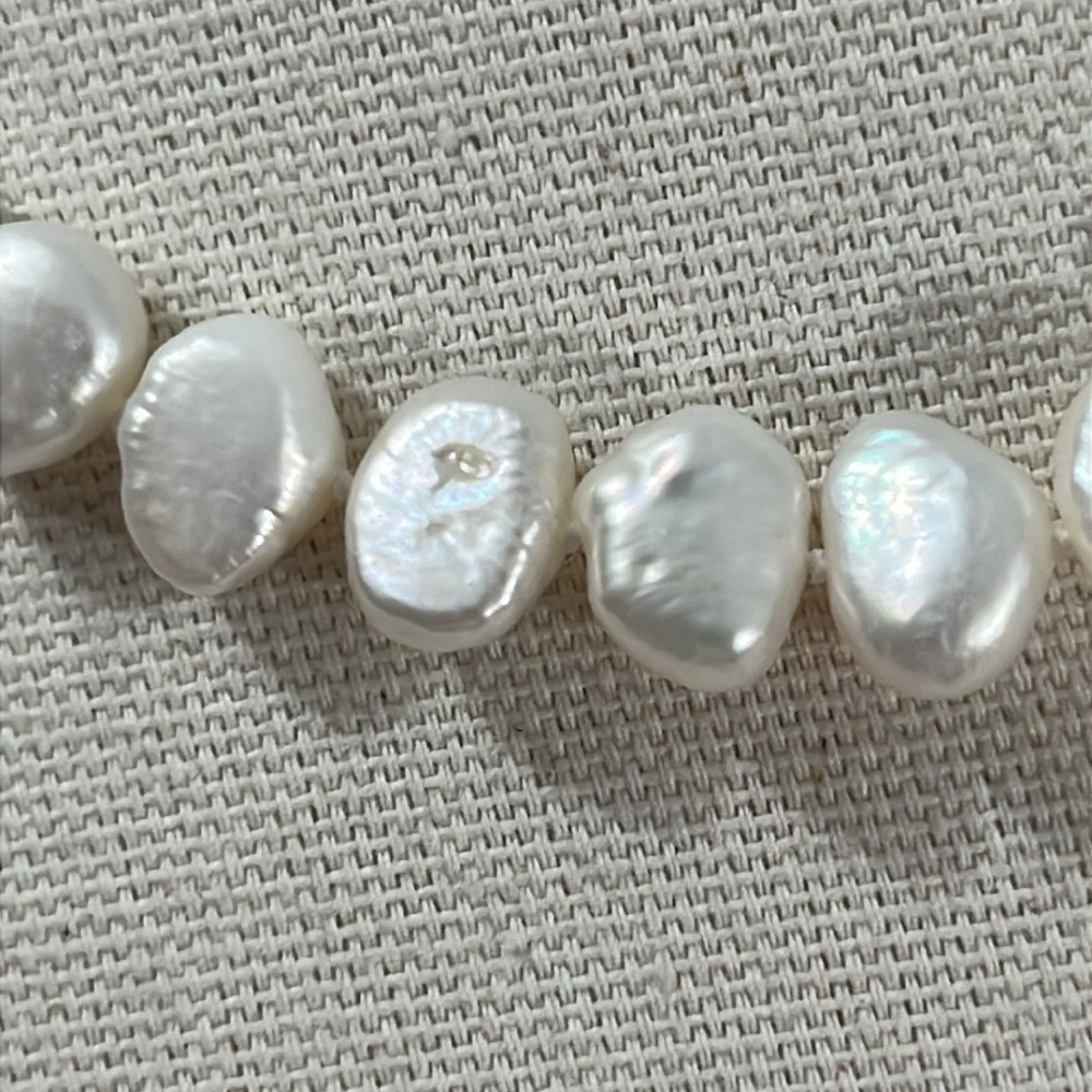 Elegant White Pearl Necklace - Picture 2 of 9